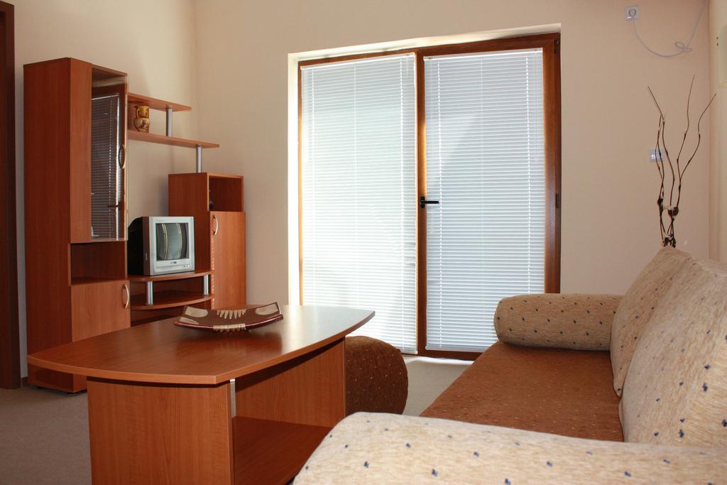 Hotel Milan Primorsko Exterior foto