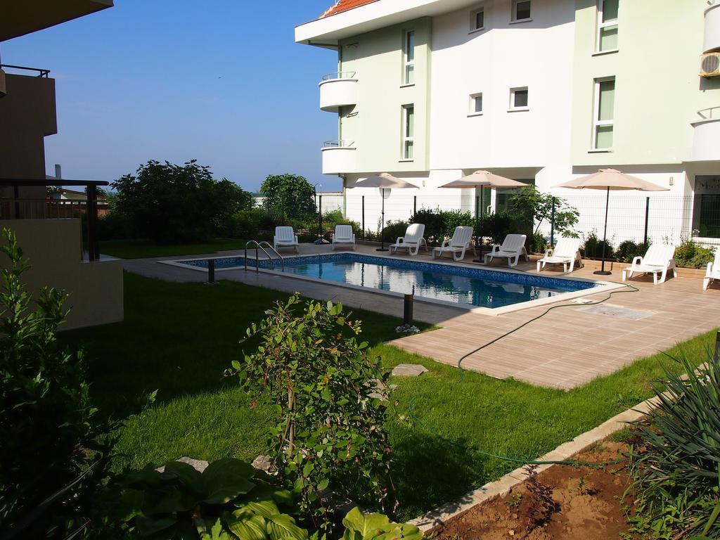 Hotel Milan Primorsko Exterior foto